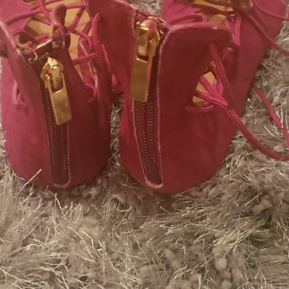 Sandals - Picture 2 of 3